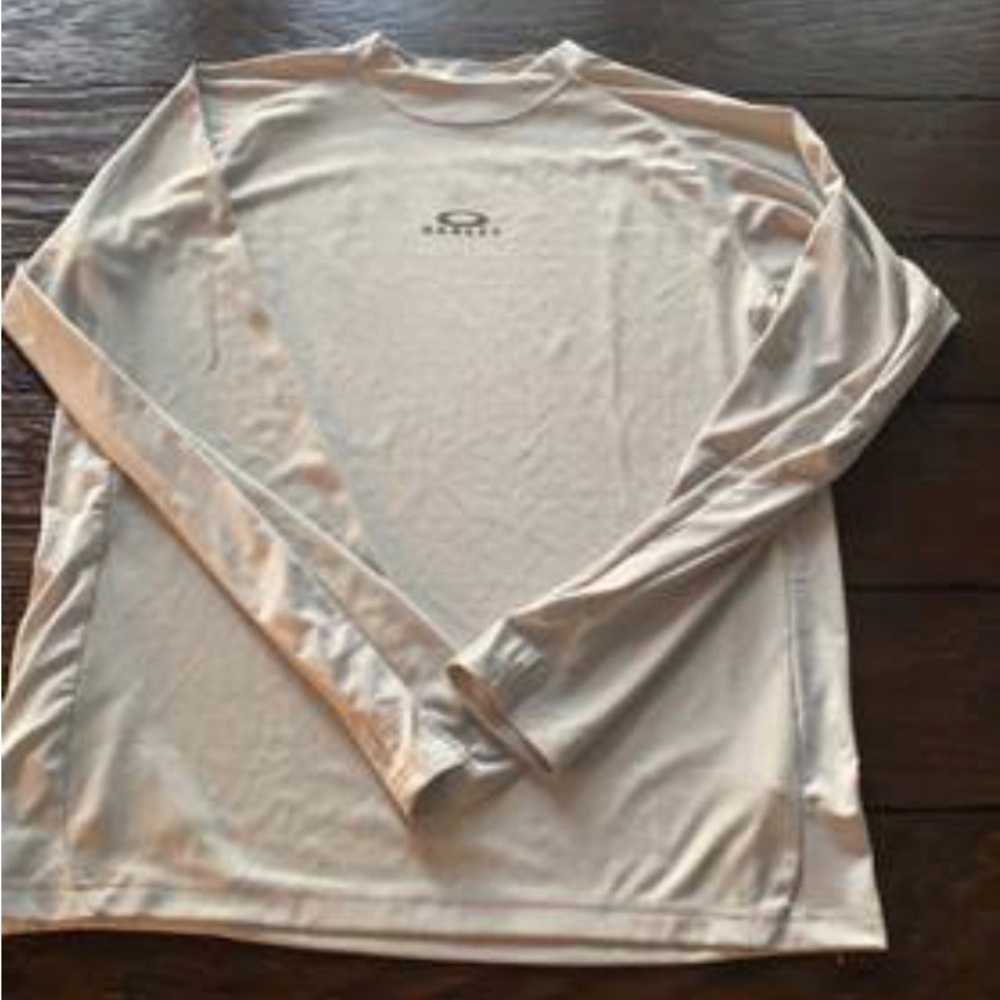 Oskley long sleeve shirt. Gold/cream colored.
